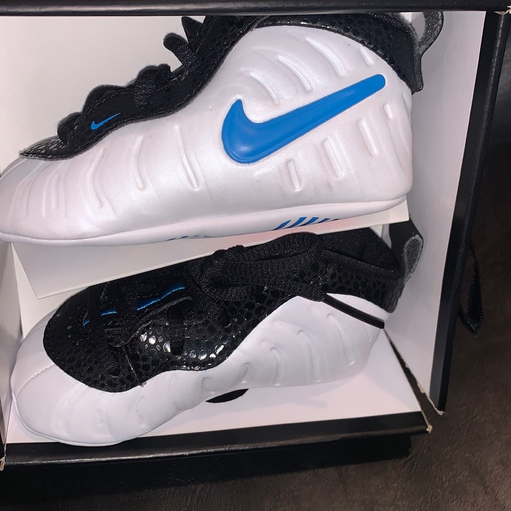 Nike foamposite white and blue hero-red orbit worn once